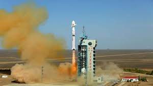 Los restos del cohete que fue lanzado por china el 29 de abril están cayendo a la tierra y se teme por la posibilidad de que caiga sobre una ciudad, ya que su reingreso está fuera de control. 034tnqpll8jv6m