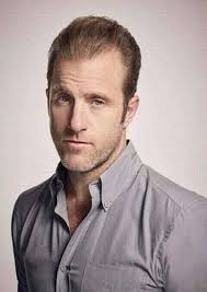 Amo esta foto del Detective Danny Williams :3 — BooBoo.