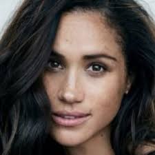 We tracked the evolution of meghan markle's hairstyles, how she went from auburn highlights in the aughts to chic chignons worthy of royalty. Meghan Markle Is Unrecognizable With Her Natural Hair Zergnet
