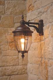 La lanterne à suspendre en fer forgé paris est une réplique exacte du modèle autrefois très populaire qui a équipé les rues de paris jusqu'à l'arrivée du gaz d'éclairage au milieu du 19ème siècle. Applique Exterieur Ronde Suspendue En Fer Forge Fabrique Par Les Forges Robers En Allemagne Ref 12090070