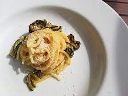 2 zucchine (if you get the tiny ridged italian zucchini use 4) 160 g. Spaghetti Alla Nerano Wikipedia