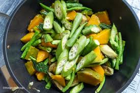 What kind of meat is in pinakbet tagalog? Quick And Easy Vegetarian Pinakbet Simply Bakings