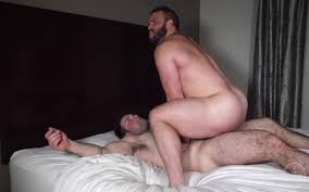 Straight and buff hunks fuck like real men