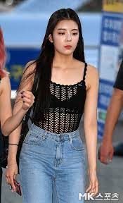 Lia (리아) ― vocalist, rapper4546. ìžˆì§€ ë¦¬ì•„ í•´ë³€ê°€ íŒ¨ì…˜ì— ê¹œì§ Mkí¬í†  ë§¤ì¼ê²½ì œ