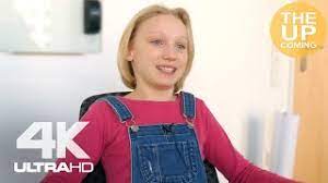 Hinzukommt, dass sie niemand im gesicht berühren darf, was an traumatischen erfahrungen in. Helena Zengel System Crasher Interview Systemsprenger Interview At Berlin Film Festival 2019 Youtube