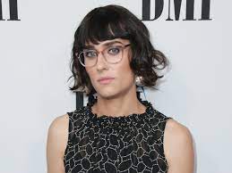 Teddy geiger escribió su primera canción a la edad de 10 años. Teddy Geiger Says She Knew She Was A Female At 5 Years Old