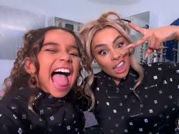 Blac Chyna and her daughter Dream making some fun selfselfie. Is a pretty  little girl looking just like her Dad. #blacchyna