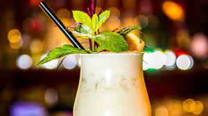 Die alnatura kokosmilch mit hohem kokosanteil von 60 prozent. Pina Colada Rezept Cremiger Cocktail Mit Kokos