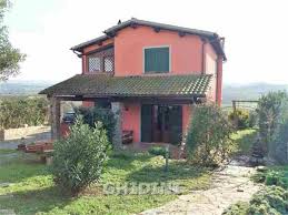 Casa luminosa, ben esposta, zona tranquilla, con facilita' di parcheggi e ben servita con mezzi pubblici, centro commerciale con negozi, palestra. Ville In Vendita A Grosseto In Zona Via Dei Laghi Cerca Con Caasa It