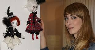 Lautenbach. Poupées et toiles exposées dans la salle du cloître