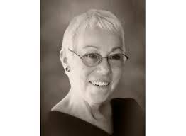 Elizabeth Lott's Instagram, Twitter & Facebook