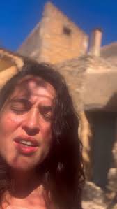 Primera vez que Albert Pla y Silvia Pérez Cruz cantan juntos el 22/06 en el  Festín de Carne Cruda celebrado junto a numerosas bandas en la sala  Razmatazz de Barcelona. Interpretaron, junto