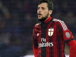 Mattia destro (l) of ac milan competes with alessandro lucarelli (r) of parma fc during the serie a match between ac milan and parma fc at stadio giuseppe meazza on february 1, 2015 in milan. Calciomercato Milan Ufficiale L Arrivo Di Destro Dalla Roma Affare Da 18 5 Milioni Goal Com