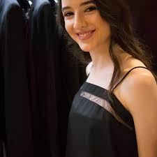 Lorena Saravia se anota otro éxito al inaugurar una boutique en Antara