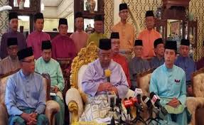 Talk has been swirling about sultan ahmad shah's abdication as the sultan of pahang to make way for his son the regent of pahang tengku abdullah sultan ahmad shah (pic). Abdullah To Be Proclaimed Sultan Of Pahang On Tuesday