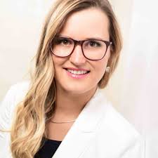 Kirsten Ring's Instagram, Twitter & Facebook