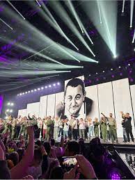 Les Enfoirés 2025: Un spectacle incroyable avec des artistes généreux |  TikTok