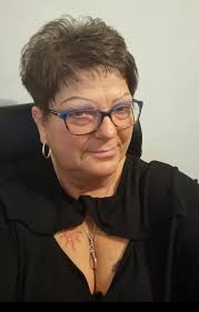 Hi everyone. Im 55 and had short hair for about 30 years. Its very fine so  prefer it short. Had it freshly cut yesterday. Not dyed my hair in over 3  years