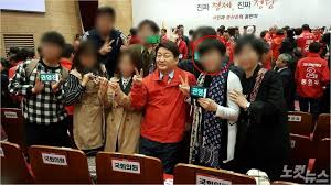 권영진 #신천지 #연루_의혹 #대구시장 (서울=연합뉴스) 권영진 대구시장이 11일 사면이 초가다. ë‹¨ë… ì‹ ì²œì§€ ìœ„ìž¥ë‹¨ì²´ ê°„ë¶€ ëŒ€êµ¬ì‹œìž¥ ì„ ê±°ë•Œ ë¶€ì¸ ë³´ì¢Œ ì˜í˜¹ ë…¸ì»·ë‰´ìŠ¤