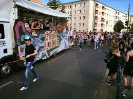 Berlin S Love Parade Returns With The Zug Der Liebe Zug Berlin Parades