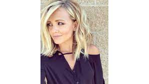 Certo, chi ha i capelli lunghi può sfoggiare una messa in piega leonina, selvaggia o al contrario molto sofisticata nel caso di onde morbide . Capelli Come Fare Le Flat Waves Le Onde Piu Trendy