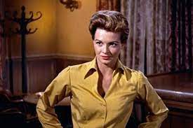 Rio bravo is a 1959 american western film produced and directed by howard hawks and starring john wayne, dean martin Bild Zu Angie Dickinson Rio Bravo Bild Angie Dickinson Howard Hawks Filmstarts De