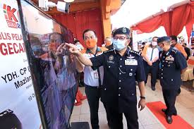 Wisma kk, no 33 & 35, jalan 3/125d, desa petaling (8,141.63 km) 57100 kuala lumpur, malaysia. Convenience Store Boosts Security With Facial Recognition Technology The Star