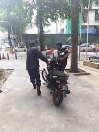 After pdrm clear she still stuck cannot renew road tax. Sy Setuju Saman Motor Yg Parking Geng Keselamatan Negara Facebook