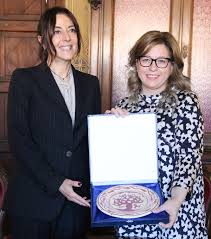 Il consolato generale a bologna è una delle 349 rappresentanze diplomatiche e consolari all'estero. Visita Del Console Generale Della Romania A Pisa Accordo Per Il Voto Dei Romeni Per Le Europee Gonews It