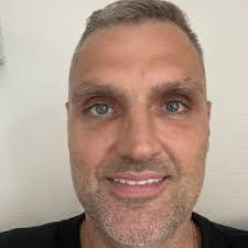 Vincent Hansen's Instagram, Twitter & Facebook