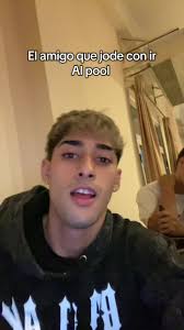 El amigo que no sirve para jugar al pool