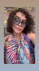 Una iluminación muy sutil manteniendo el color de la raíz, te da la luz que  necesitas en tu cabello. (Se puede hacer con o sin decoloración, depende de  la profundidad del color