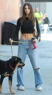 Emily Ratajkowski Flashes Her Abs While She Takes Her Pup For A Walk Emily Ratajkowski Outfits Model Outfits Emily Ratajkowski Style