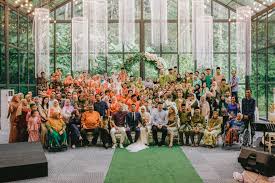 Every picture tell a story and a minute of video is worth 1.8 million words. Awalnya Sebagai Teman Sepejabat Akhirnya Jadi Teman Satu Pelamin Pesona Pengantin