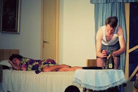 Oft grenzt sich der begriff einerseits von der verfeinerten höfischen komödie eines molière und andererseits von gröberen gattungen des komödiantischen theaters wie posse und. Job 09 Secretissimo Junge Oberwerrner Buhne Theaterproduktionen Fur Theaterfreunde