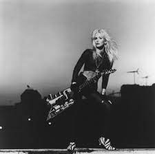 It ain't no big thing. Lita Ford Kiss Me Deadly Songtext Lyrics Ubersetzung