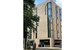Top room amenities include air conditioning, a flat screen tv are there any historical sites close to premier inn oxford city centre (westgate) hotel? Iffwtoqpefpj7m