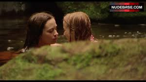 Emily Blunt Lesbian Kiss – My Summer Of Love (0:43) | NudeBase.com