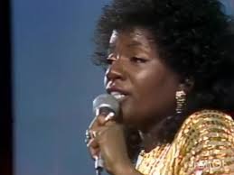 LINDA CANCIÓN QUE NOS ANIMA . NO OLVIDES SONREIR .