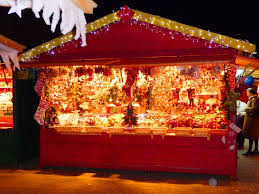 Résultat de recherche d'images pour "marché de noel chalet en bois"