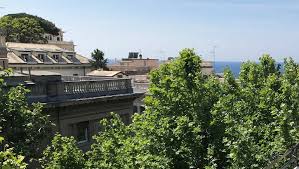 In una delle vie più prestigiose del quartiere di albaro è collocato il nostro mega appartamento (si, è un a1), posto al secondo piano di tre, in una signorile palazzina del 1939, naturalmente. Mario Farinella Albaro Lido Appartamenti In Vendita A Genova Albaro Con Terrazzo Attico Albaro Genova