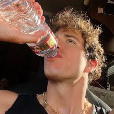 Omar Holguín (@OmarHJ98)