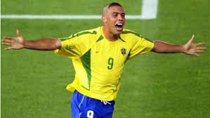 Cristiano ronaldo dos santos aveiro. Brasilien Ikone Ronaldo Entschuldigt Sich Fur Legendare Frisur Bei Wm 2002 Es War Schrecklich Goal Com