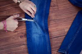 Du kannst es immer noch größer machen, aber du riskierst, die jeans zu ruinieren und sie untragbar zu machen, falls du es zu. Diy Ripped Jeans Teetharejade