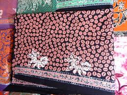 Keempatnya mengkreasikan limbah daun yang dipola pada media kerajinan tangan. Motif Dan Makna Batik Banyuwangi