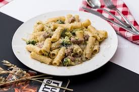 Chi l'ha detto che alcune pietanze sono solo estive? Spaghetti Puttanesca E Tonno Picture Of Pasta Mia Tirana Tripadvisor