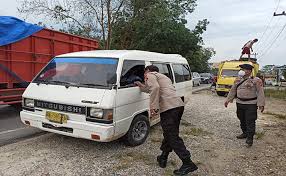 Meski dilarang, namun wiku menjelaskan kegiatan lain selain mudik dalam lingkup wilayah aglomerasi masih tetap. 48djpfpklh1hmm