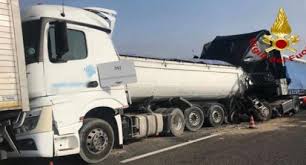 Incidente autostrada chiasso como oggi. Incidente Fra Tre Tir Chiusa L Autostrada A13 Tra Boara E Villamarzana 6 I Chilometri Di Coda Oggi Treviso News Il Quotidiano Con Le Notizie Di Treviso E Provincia Oggitreviso
