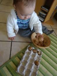 Activites A La Maison Infant Activities Montessori Toddler Montessori Baby