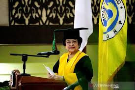 Born 23 january 1947) is an indonesian politician who served as the fifth president of indonesia from 2001 to 2004. Guru Besar Unp Megawati Pantas Dapatkan Gelar Profesor Kehormatan Antara News